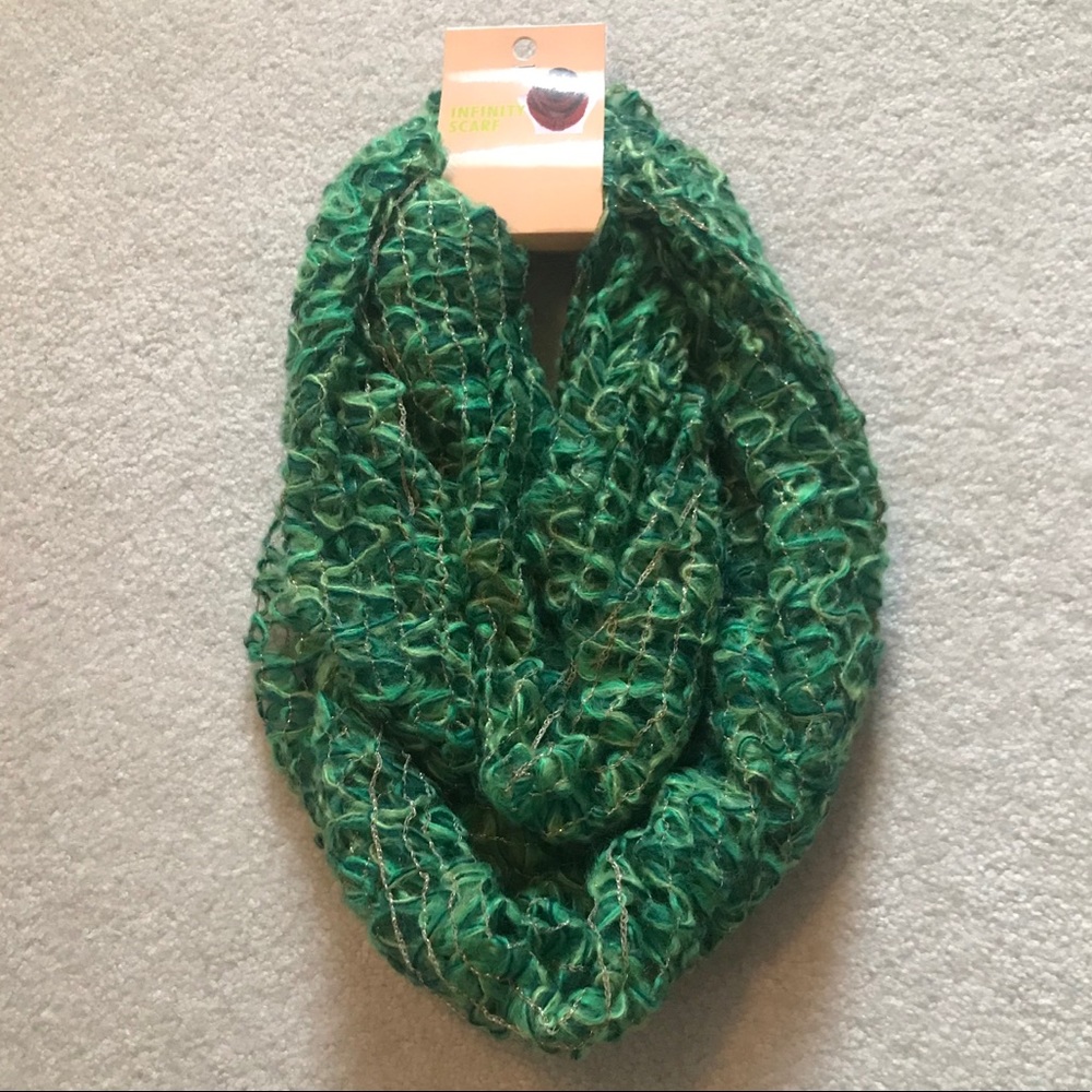NEW Green Chunky Infinity Scarf NWT